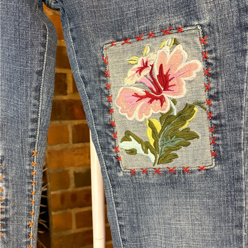 Vintage Embroidered Floral Patchwork Blue Jeans Size 31. - Picture 2 of 10